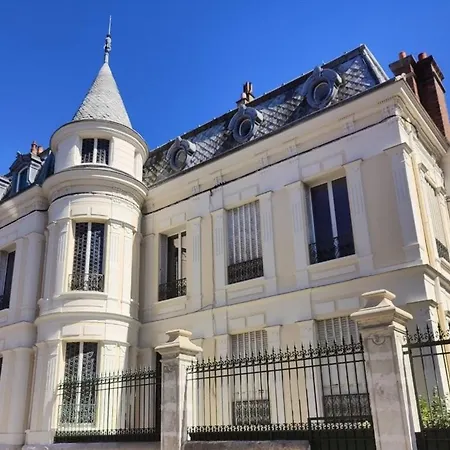 Large 5-bedroom 2 Floor 200 M2