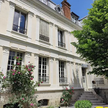 Large 5-bedroom 2 Floor 200 M2 Nemours