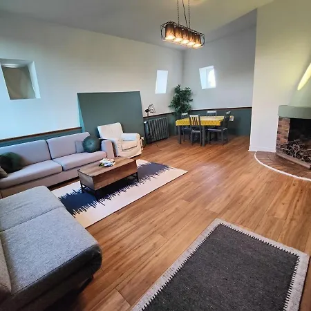 Large 5-bedroom 2 Floor 200 M2 Apartment Nemours