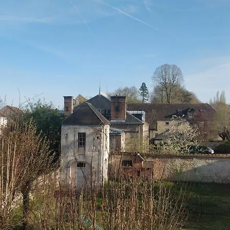 Large 5-bedroom 2 Floor 200 M2 Apartment Nemours