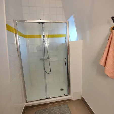 Large 5-bedroom 2 Floor 200 M2 * Nemours